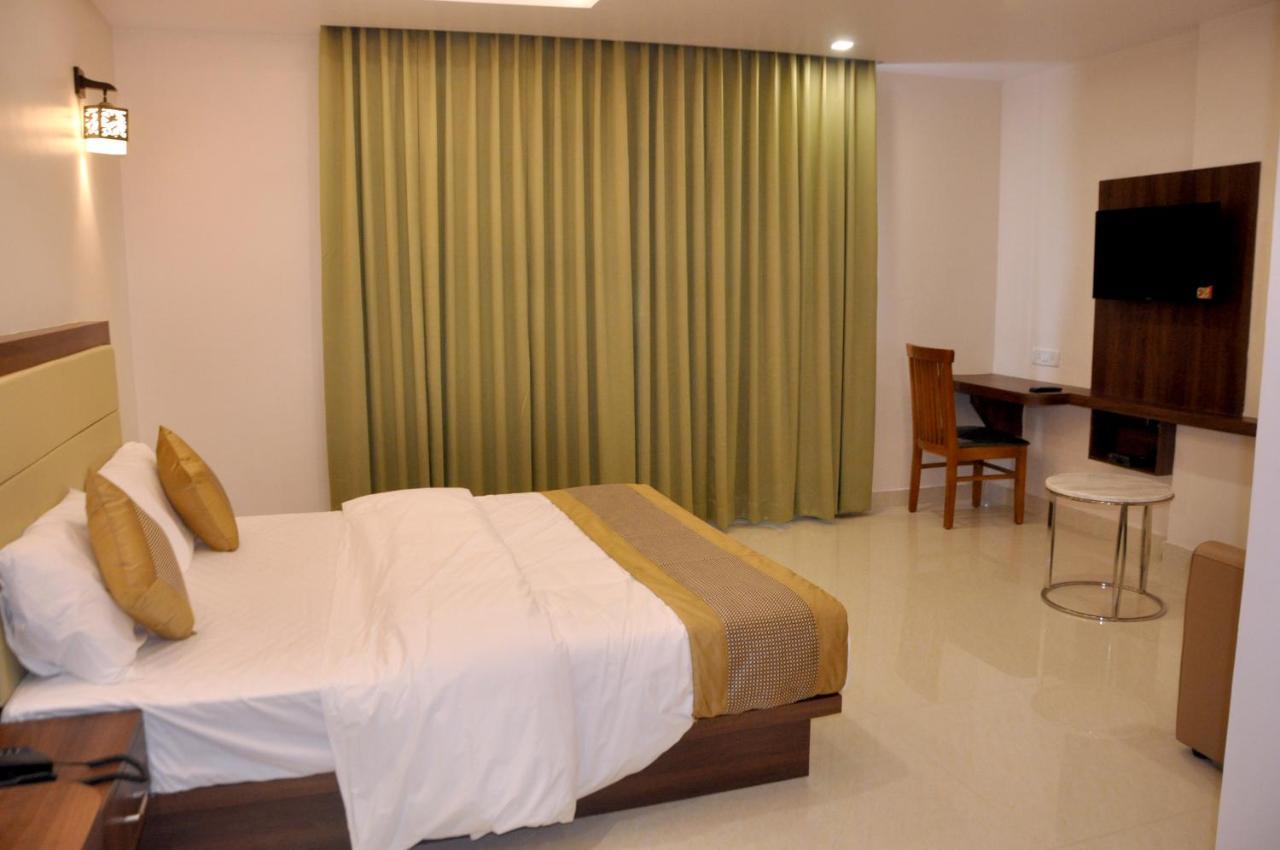 Hotel Ambika International Byndoor Bainduru Экстерьер фото