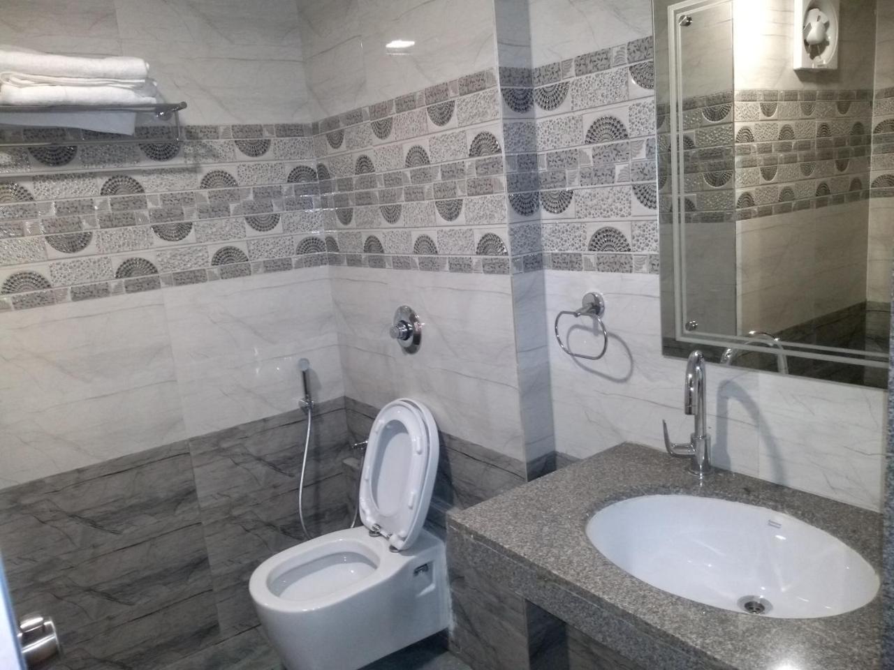 Hotel Ambika International Byndoor Bainduru Экстерьер фото