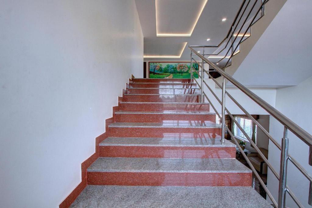 Hotel Ambika International Byndoor Bainduru Экстерьер фото