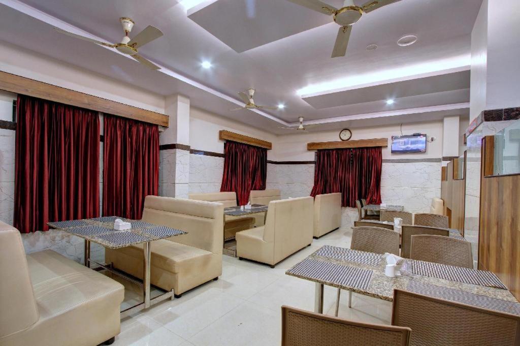 Hotel Ambika International Byndoor Bainduru Экстерьер фото